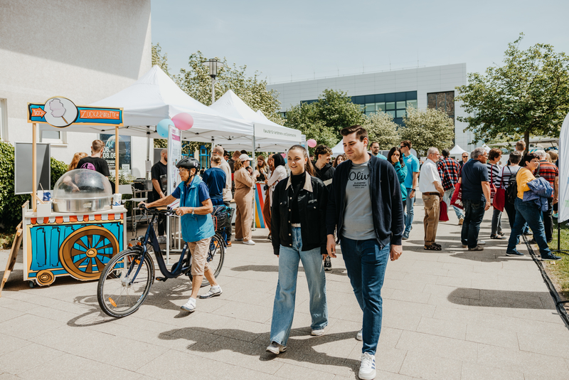 Studierende auf dem Studieninfotag 2024